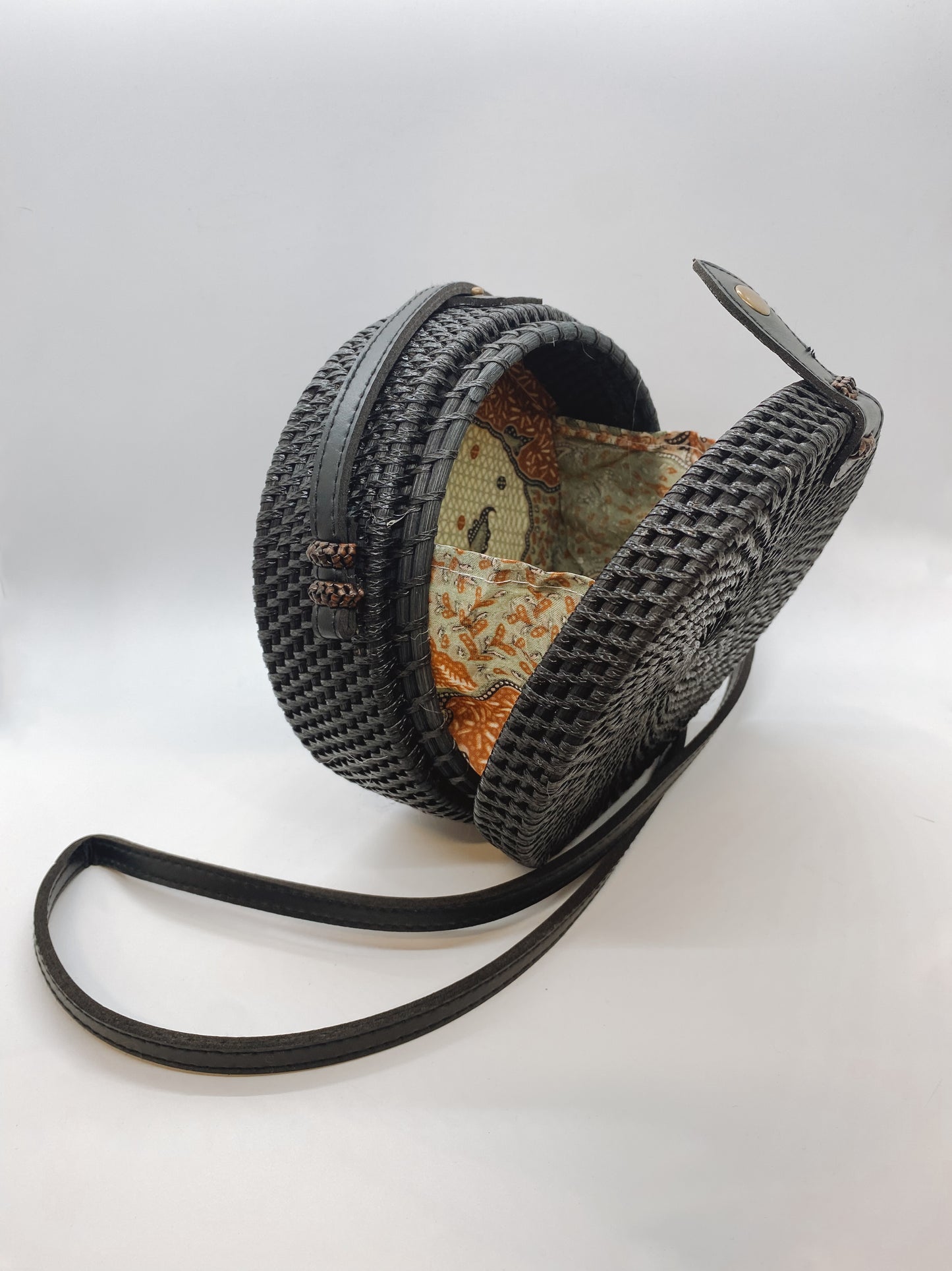 Circle Rattan Purse- Black