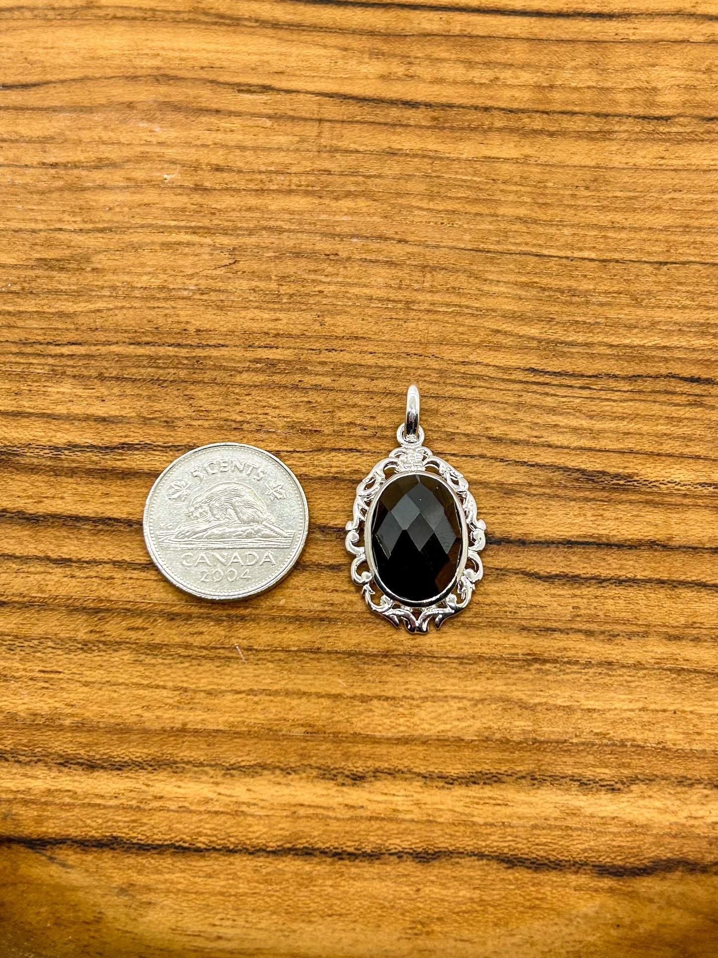 Onyx Filagree Outline Pendant