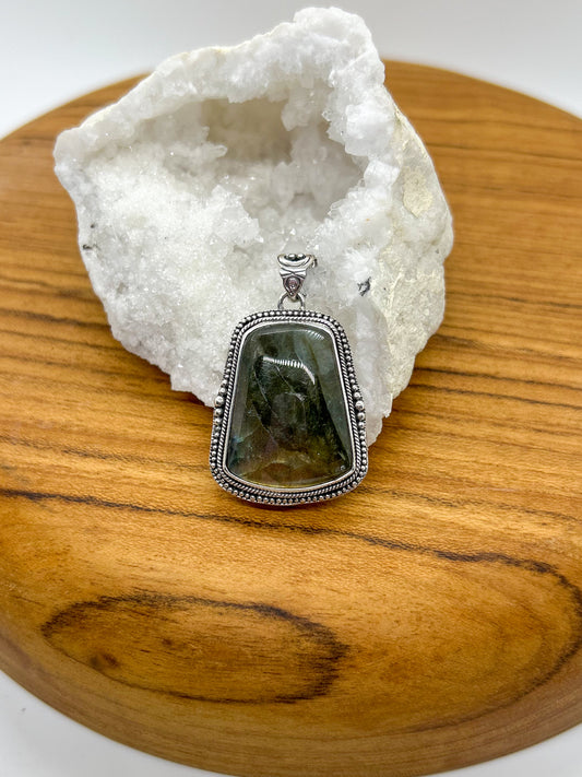 Ornate Filigree Labradorite Pendant