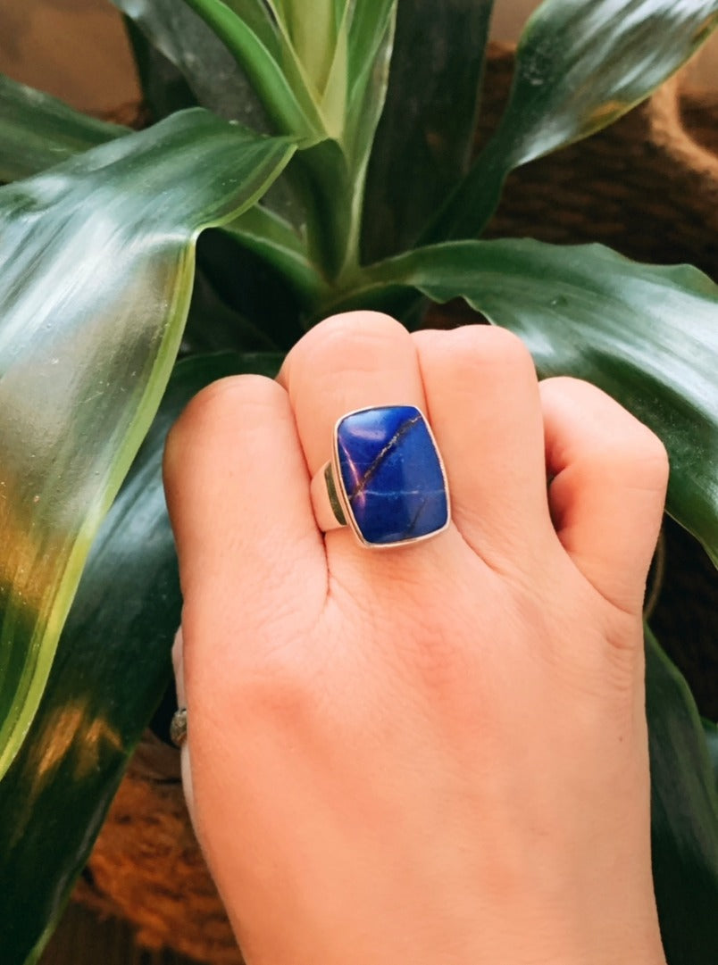 Queen's Lapis Lazuli Ring (Size 6.5)