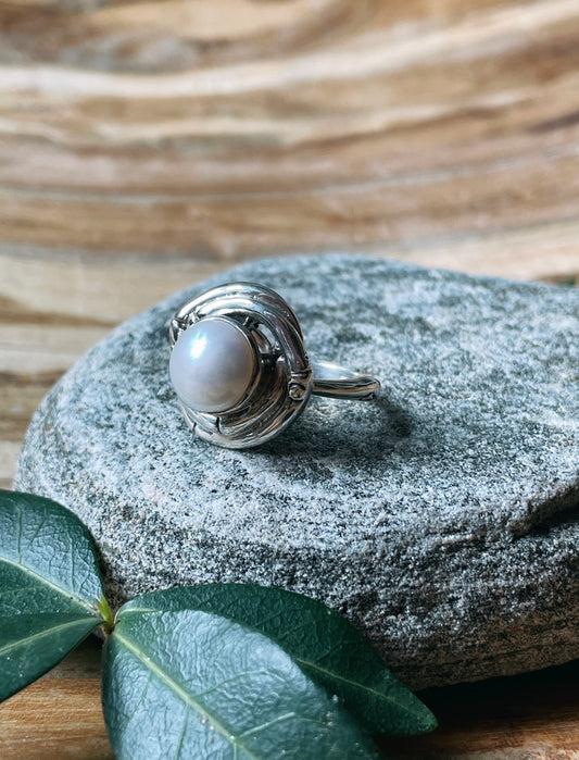 Whirlpool Pearl Ring (Size 9)