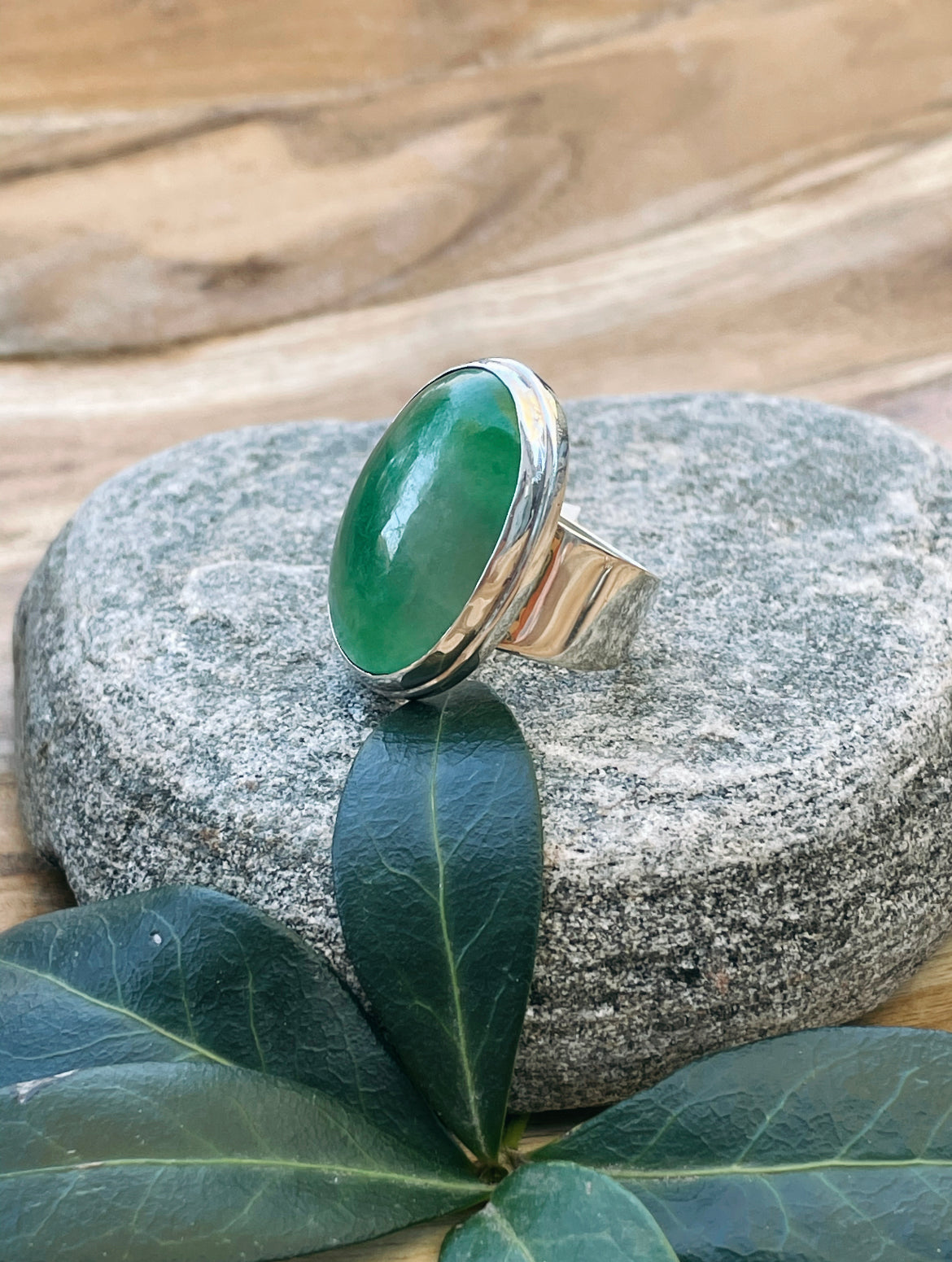 Stunning Oval Jade Ring (size 7)